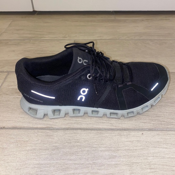 On cloud sneakers - Picture 2 of 8